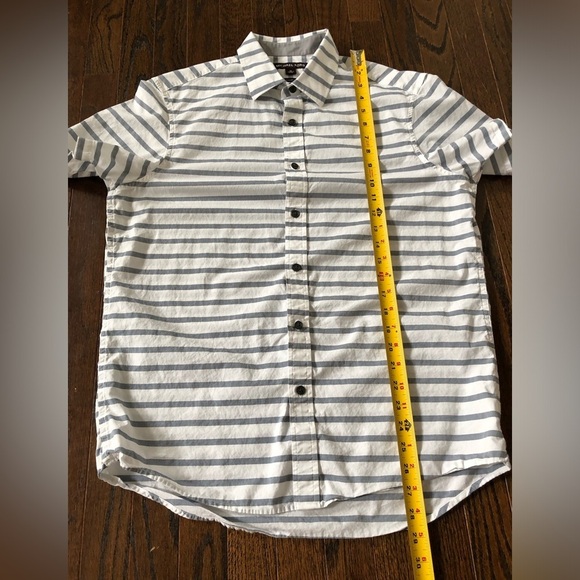 *EUC* Michael Kors Men’s M White/Blue Striped Short-Sleeved Button-Down Shirt - Picture 9 of 10